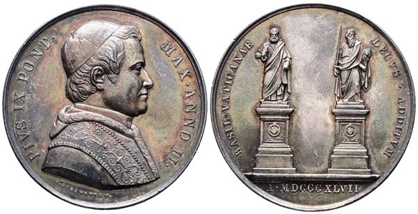 STATO PONTIFICIO. Pio IX (1846-1878). Medaglia annuale 1847 II per la collocazione delle statue degli apostoli. Ag; 33,60gr; 43,25mm. Bellissima patina e fondi lucenti. Minimo graffietto.