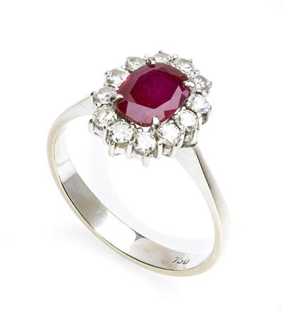 Anello in Oro con Rubino e Diamanti