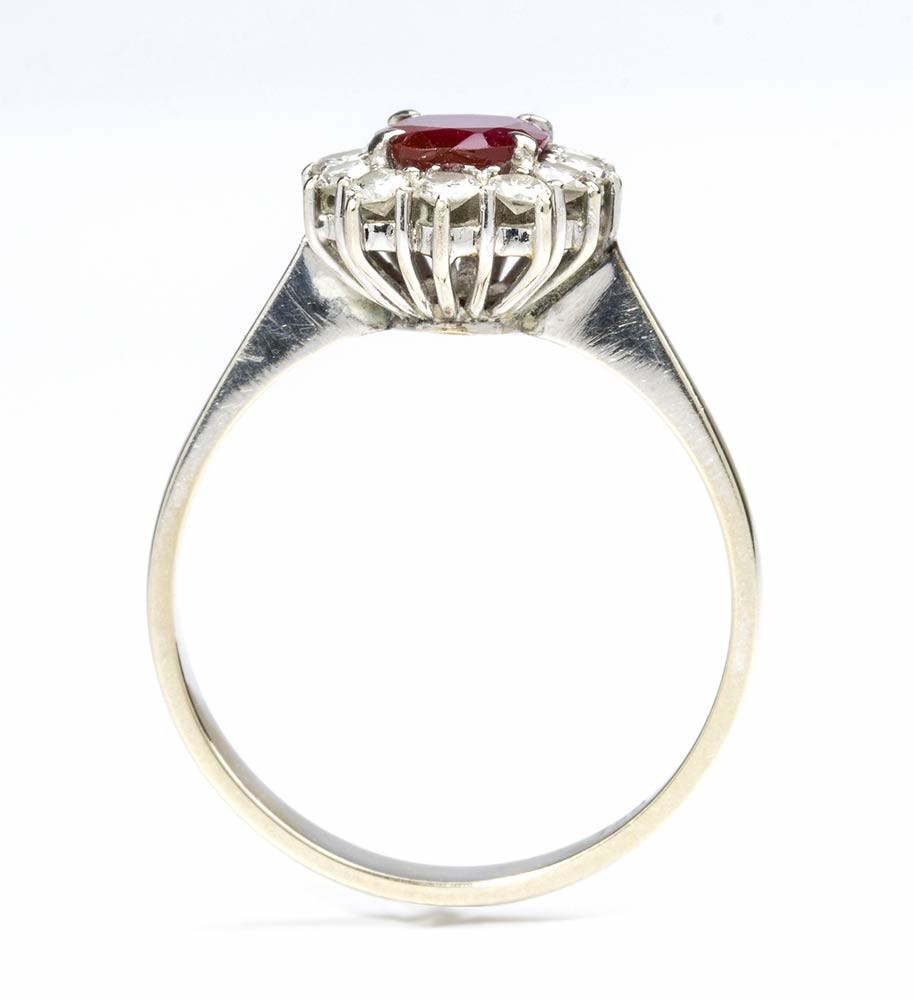 Anello in Oro con Rubino e Diamanti