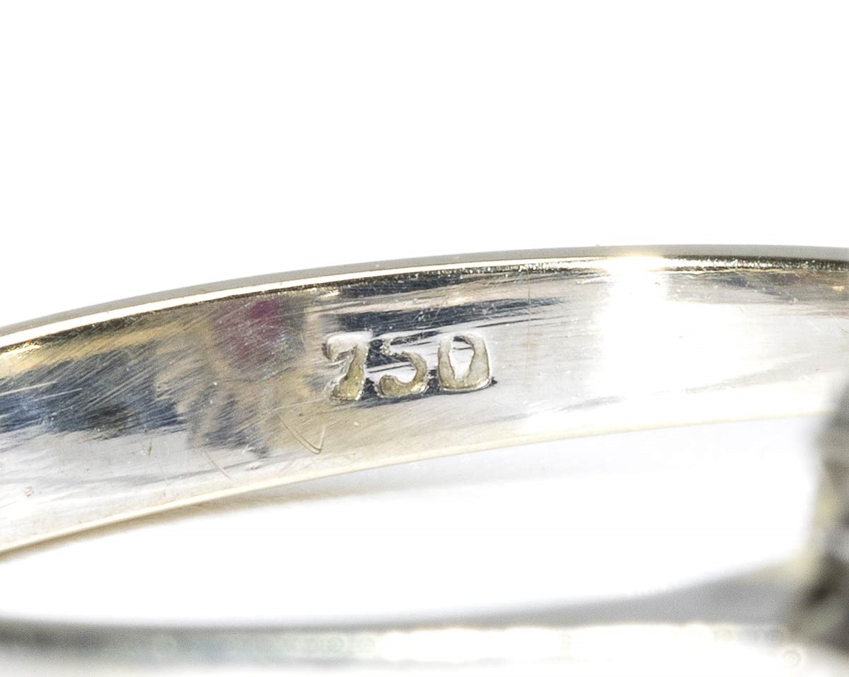 Anello in Oro con Rubino e Diamanti