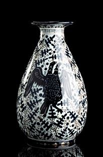 MOLARONI - PESARO : Vase with blue decoration and double-headed eagle  (43,5 x 10,5 (d.) cm)  - Ceramic - Auction Dipinti, disegni e sculture dal XIX al XXI Secolo. Vetri e Ceramiche del ‘900 - Bertolami Fine Art - Casa d'Aste