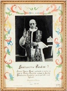 Papa PIO XII (Pius PP. XII, nato Eugenio Maria Giuseppe Giovanni Pacelli; Roma, 2 marzo 1876 &#8211; Castel Gandolfo, 9 ottobre 1958) : Foto con autografo...  - Asta Fashion, Memorabilia e Militaria con una collezione di Cimeli di Juan ed Evita Peròn - Bertolami Fine Art - Casa d'Aste