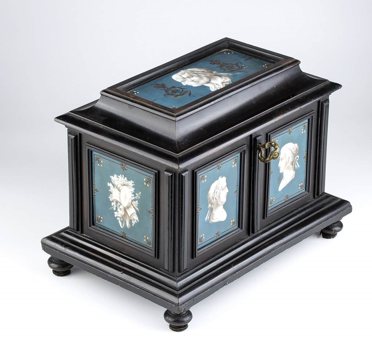 Scrigno Nuziale Viennese in Legno e Smalti - 1870 Circa, Firmato August Klein...