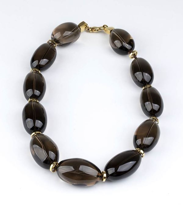 One-strand gold necklace with quartz elements