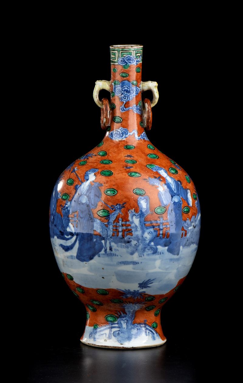 VASO A BOTTIGLIA IN PORCELLANA CON DECORO A SMALTI POLICROMI