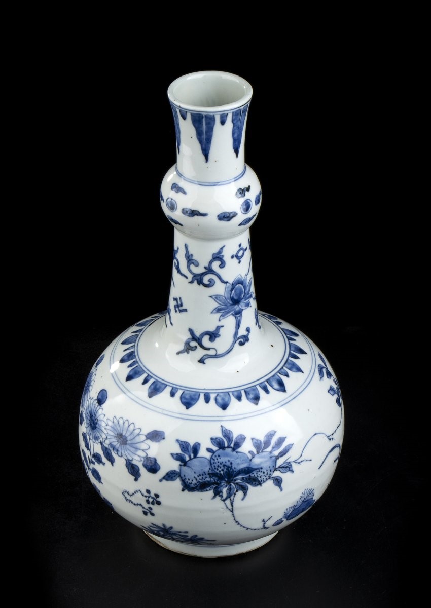 VASO A BOTTIGLIA IN PORCELLANA 'BIANCO E BLU'