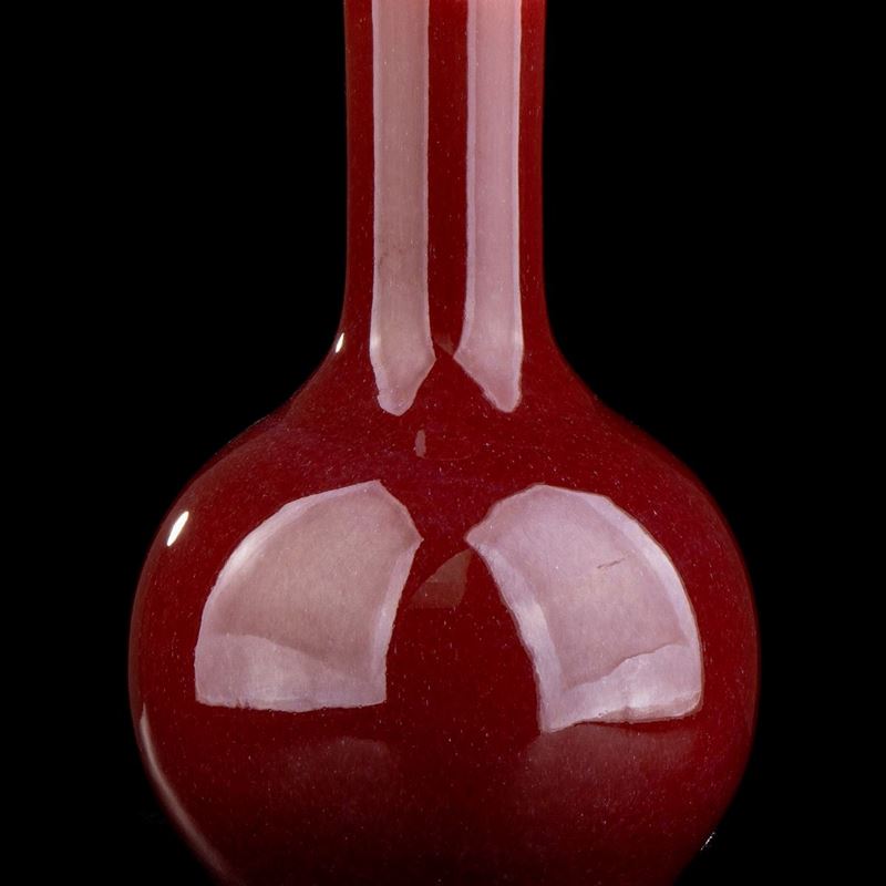 Vaso a Bottiglia in Porcellana con Invetriatura 'sangue di Bue'