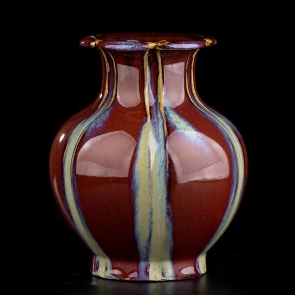 A FLAMBÉ GLAZED PORCELAIN VASE 