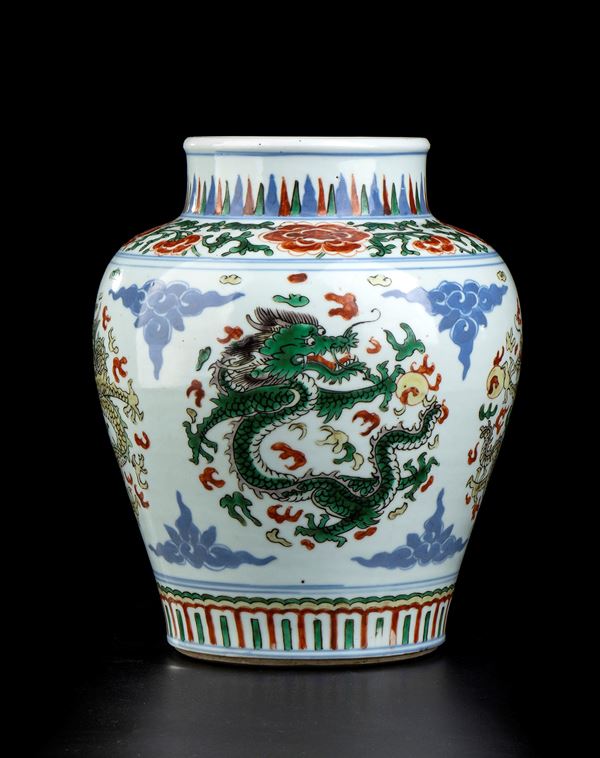 A POLYCHROME ENAMELLED PORCELAIN JAR  - Auction Asian and Tribal Art - Bertolami Fine Art - Casa d'Aste